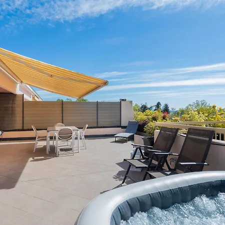 Apartamento - Jacuzzi E Vistalago Lesa